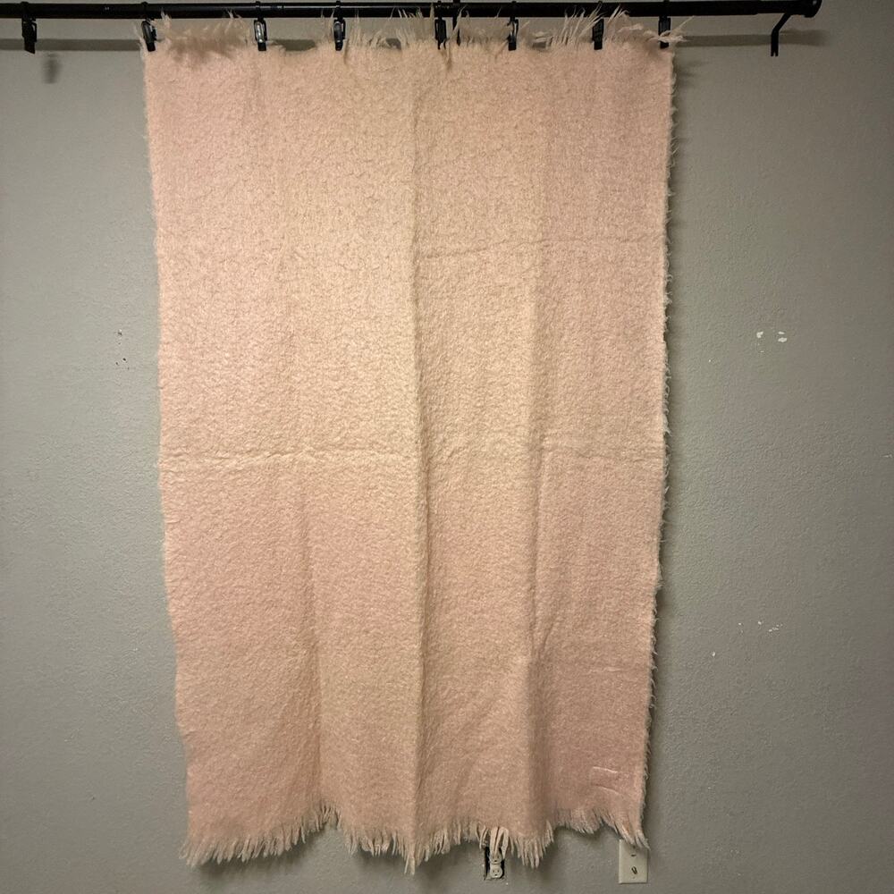 Vtg Glen Cree pink mohair throw blanket - EUC fringe Pale pink 100% mohair 75x48
